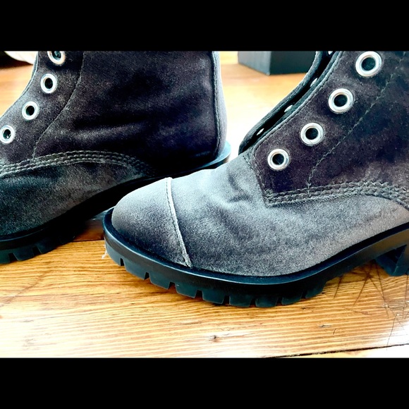 3.1 Philip Lim hayett green velvet mid calf boots. Brand new. Size US 8/EU 38. - Picture 4 of 7